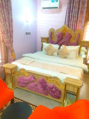 Bly & Schol Suites